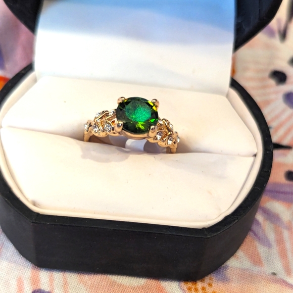Nwt Emerald & Diamond Ring Size 5 💍 - Picture 1 of 12